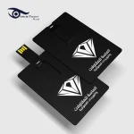فلاشة USB على شكل كارت بتصميم عصري أنيق مصنوعة من بلاستيك PVC مقوى عالي الجودة يجمع بين المتانة وخفة الوزن قابل للطباعة متوفر بسعة تخزين متفاوتة تبدأ من 4 جيجا بايت، و حتى 64 جيجا.